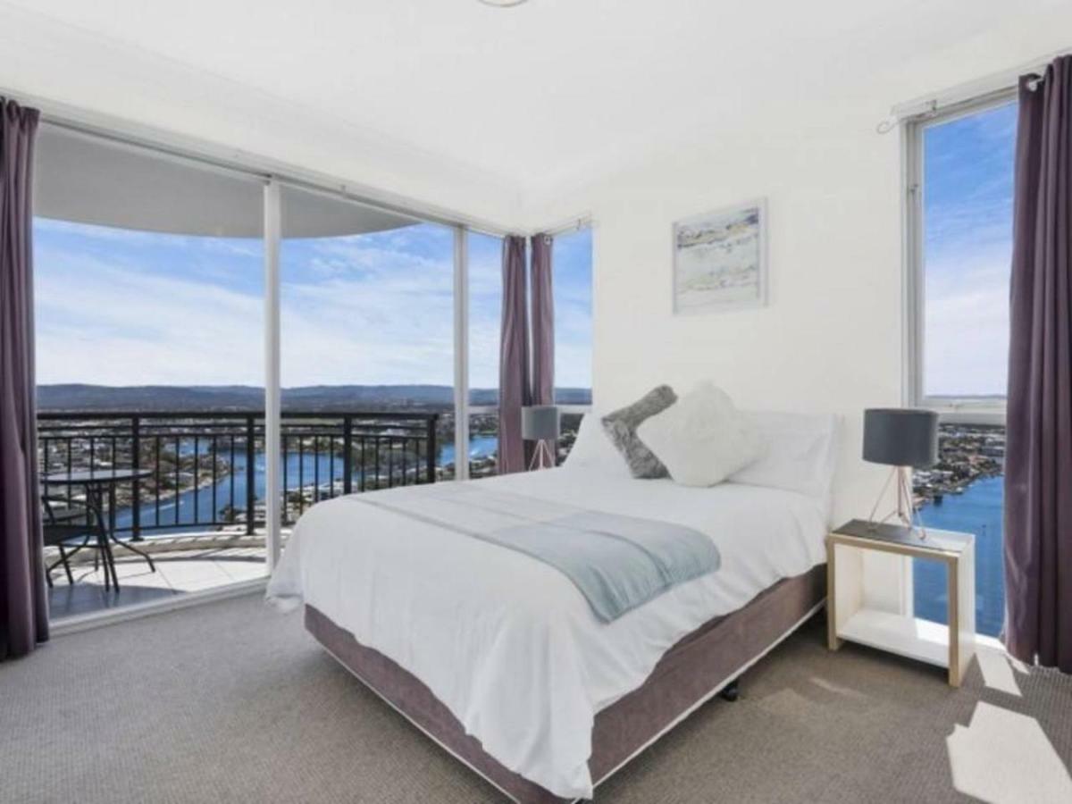 Beach - Ocean & Riverview Chevron Renaissance Central Surfers Paradise