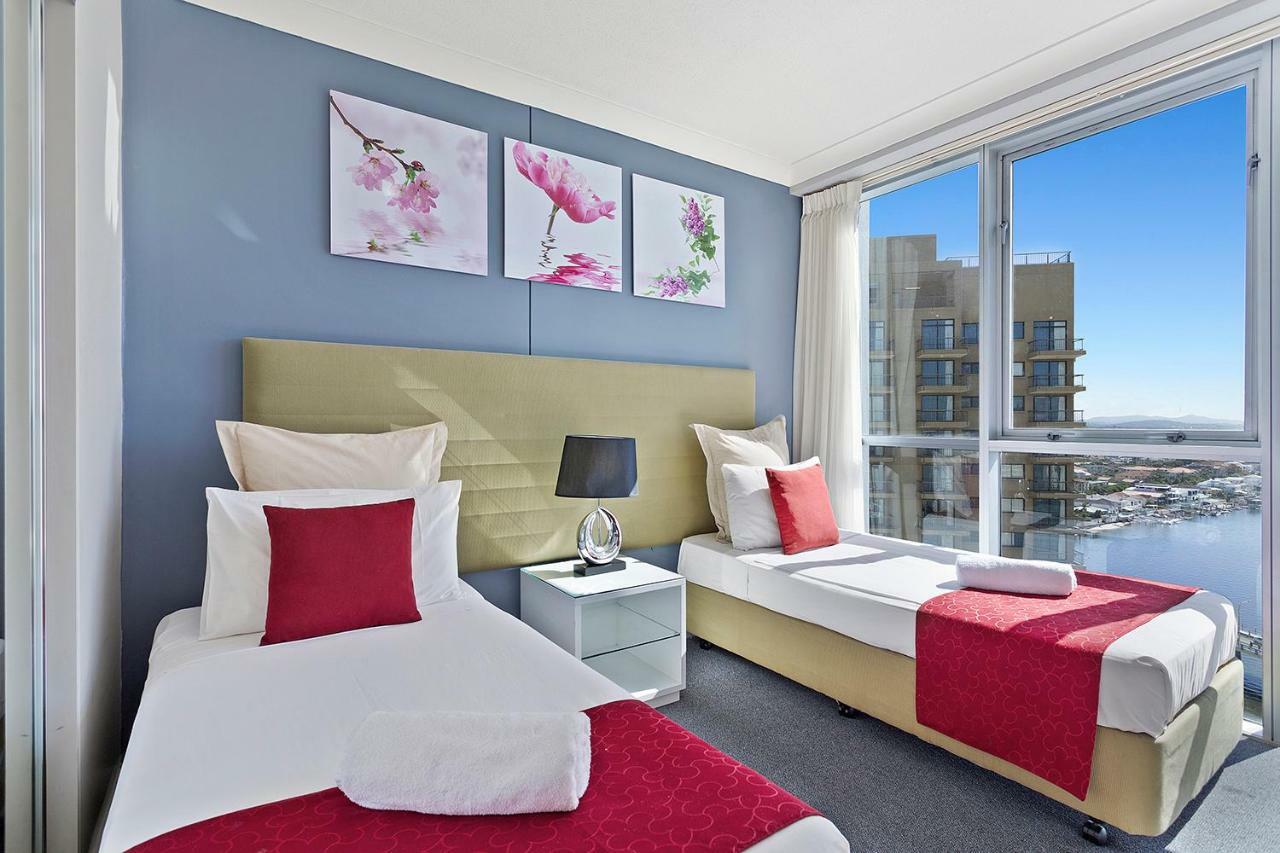 Beach - Ocean & Riverview Chevron Renaissance Central Surfers Paradise