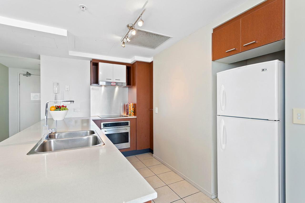 Beach - Ocean & Riverview Chevron Renaissance Central Surfers Paradise *